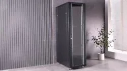 19-дюймовая стойка сетевого сервера 18u 20u 22u 24u 27u 32u 36u 42u 47u внутренний сетевой коммутатор серверный шкаф